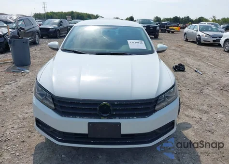 2016 Volkswagen Passat 1.8T S z USA, uszkodzony, nr VIN 1VWAT7A30GC005315